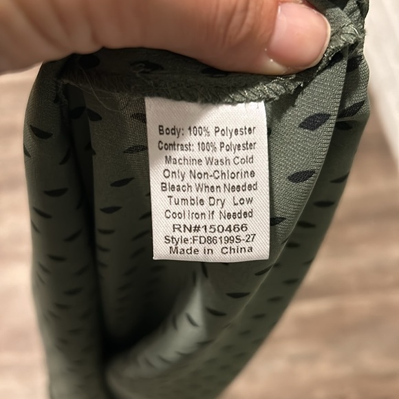 Green Short Sleeve Blouse - Picture 5 of 5